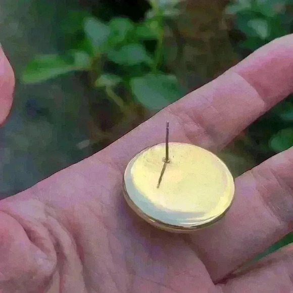 Vintage avocado color fabric earrings buttons in Gold-toned - Picture 15 of 17